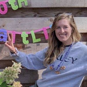 Meet your Posher, Caitlin